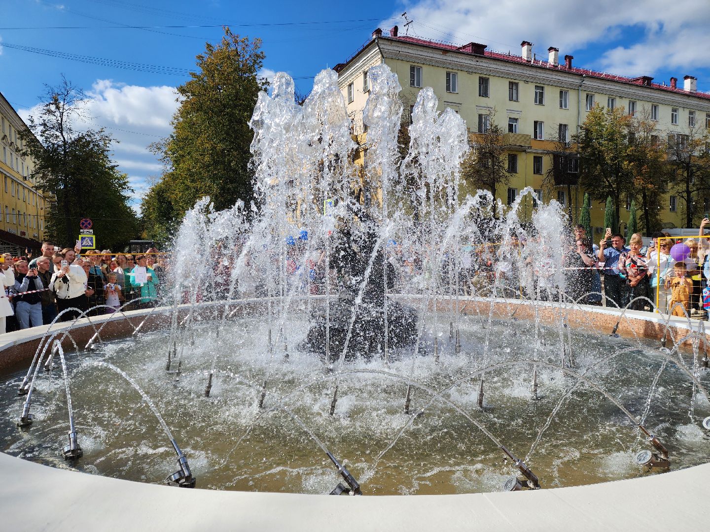 электросталь , жители, общество, праздник, фонтан, день города,