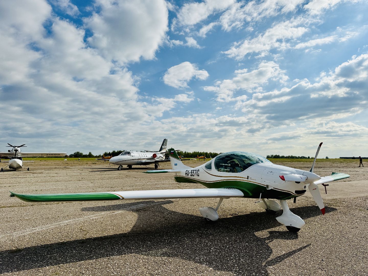 пилоты, раменское, верхнее мячково, аэродром мячково, авиационный форум,выставка самолетов, авиашоу,
