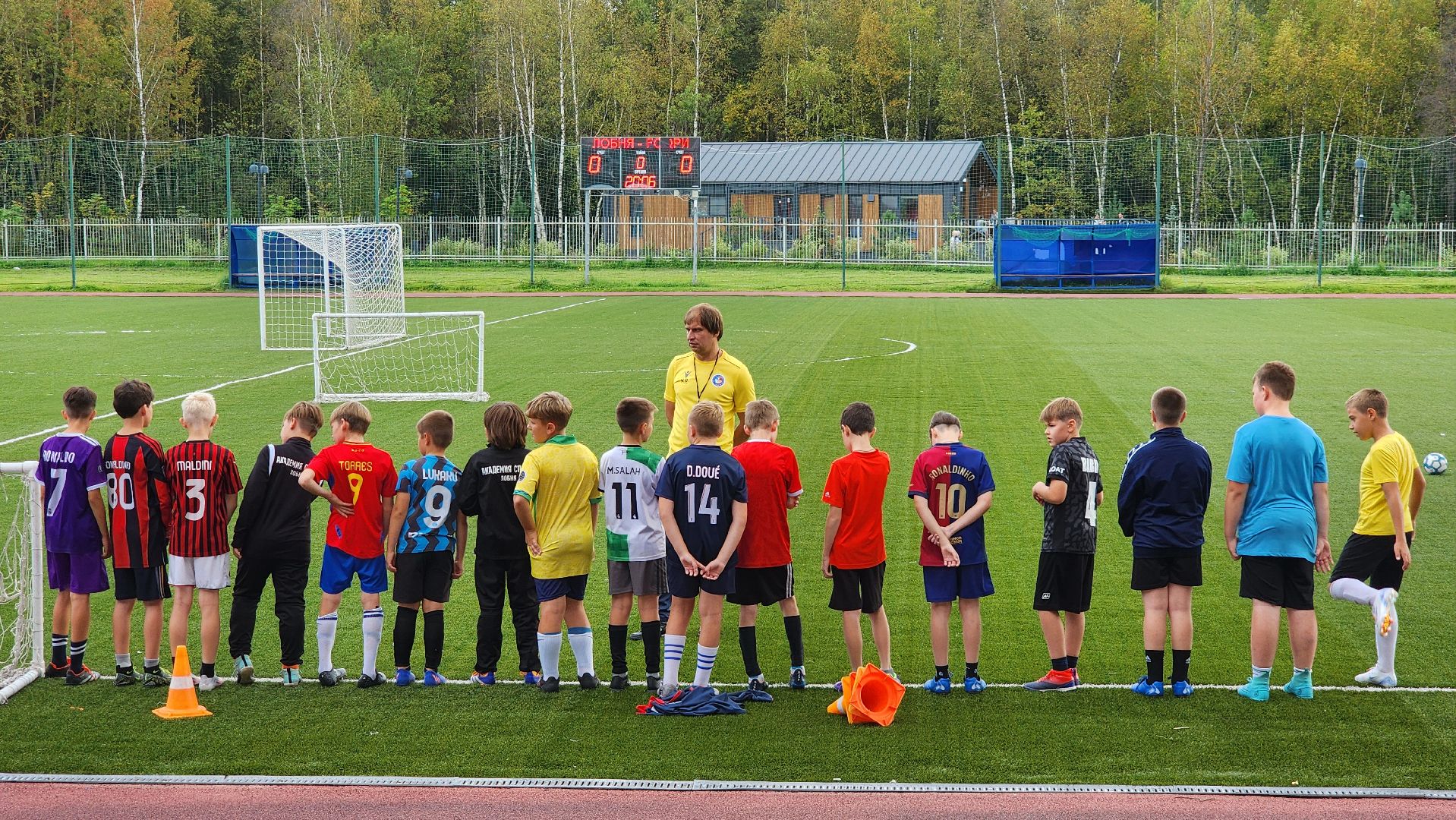 Спорт , Футбол, Стадион , Лобня , Жонглирование мячом,