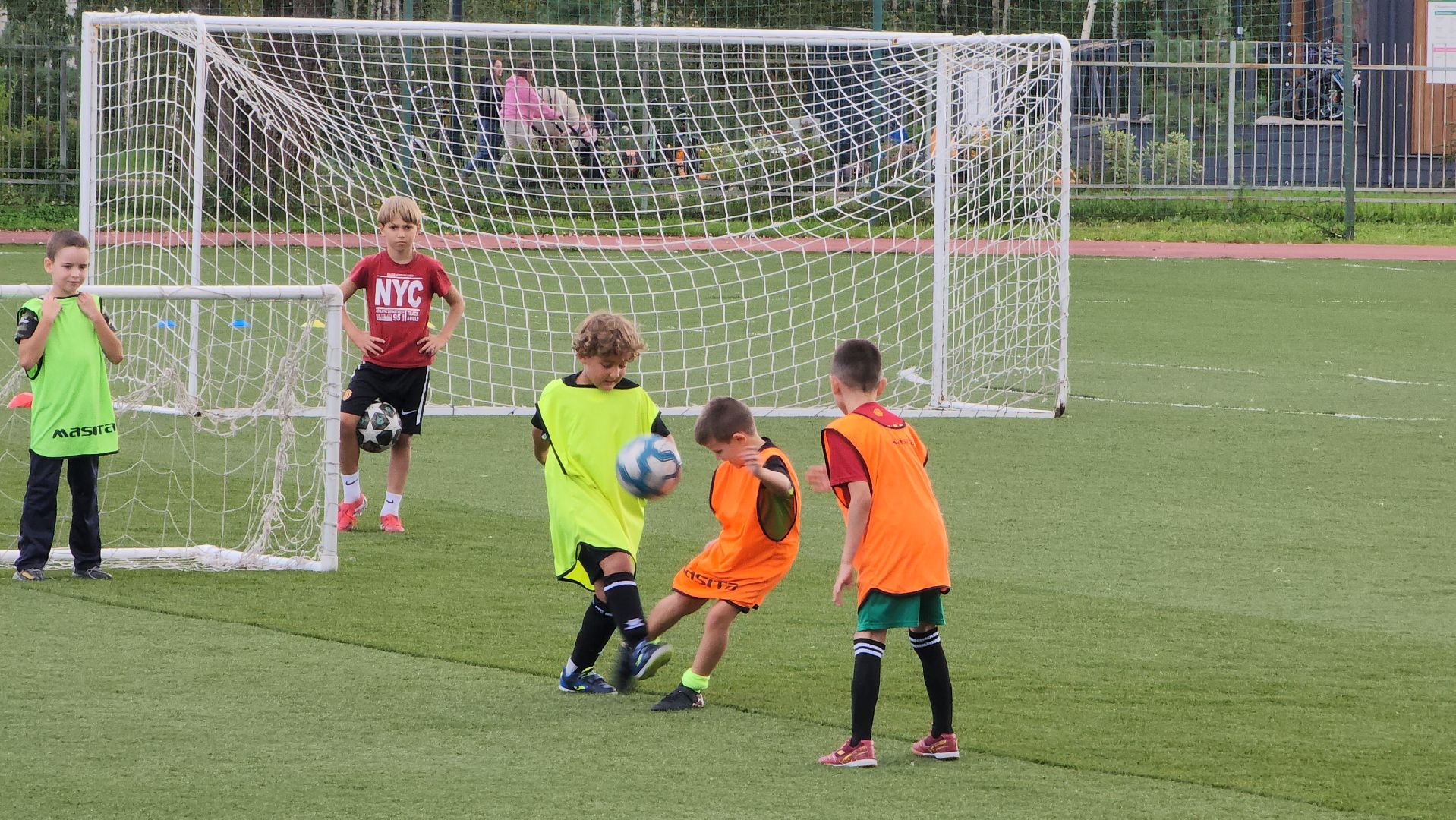 Спорт , Футбол, Стадион , Лобня , Жонглирование мячом,