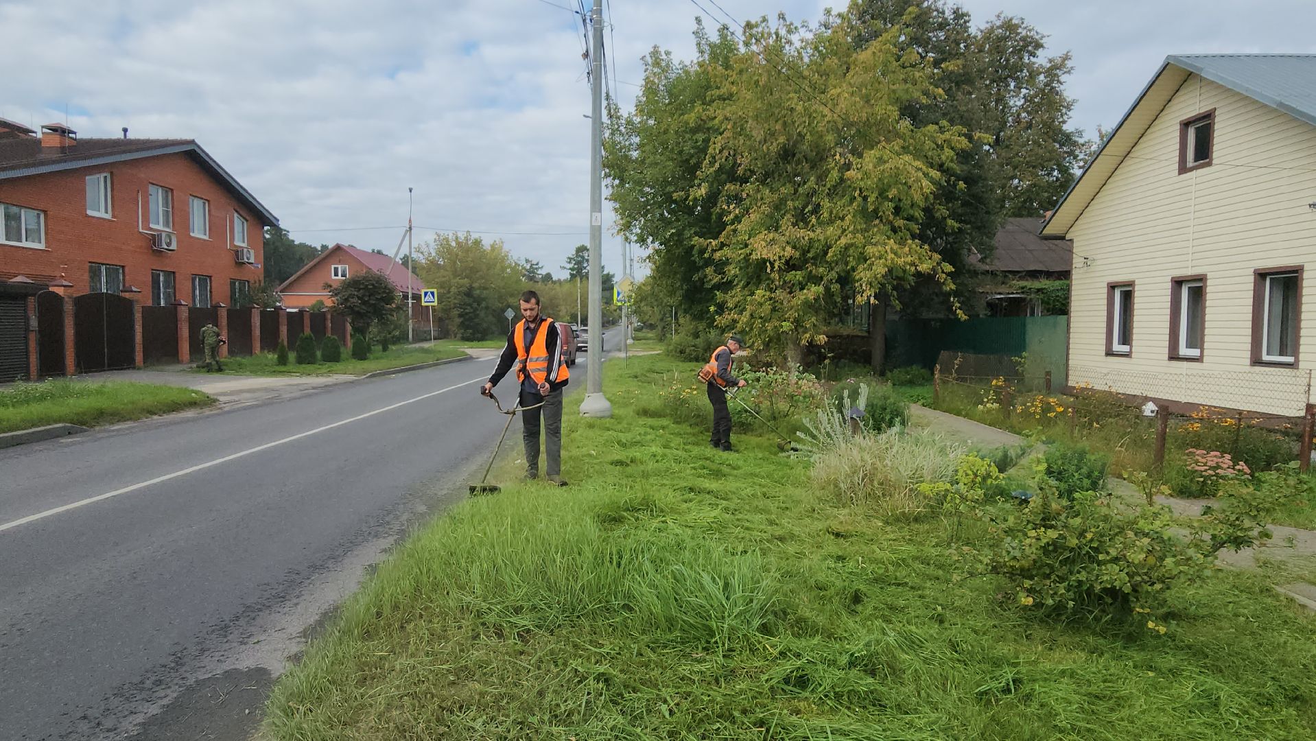 серпухов, комбинат по благоустройству, покос травы в серпухове, улица ленинского комсомола,