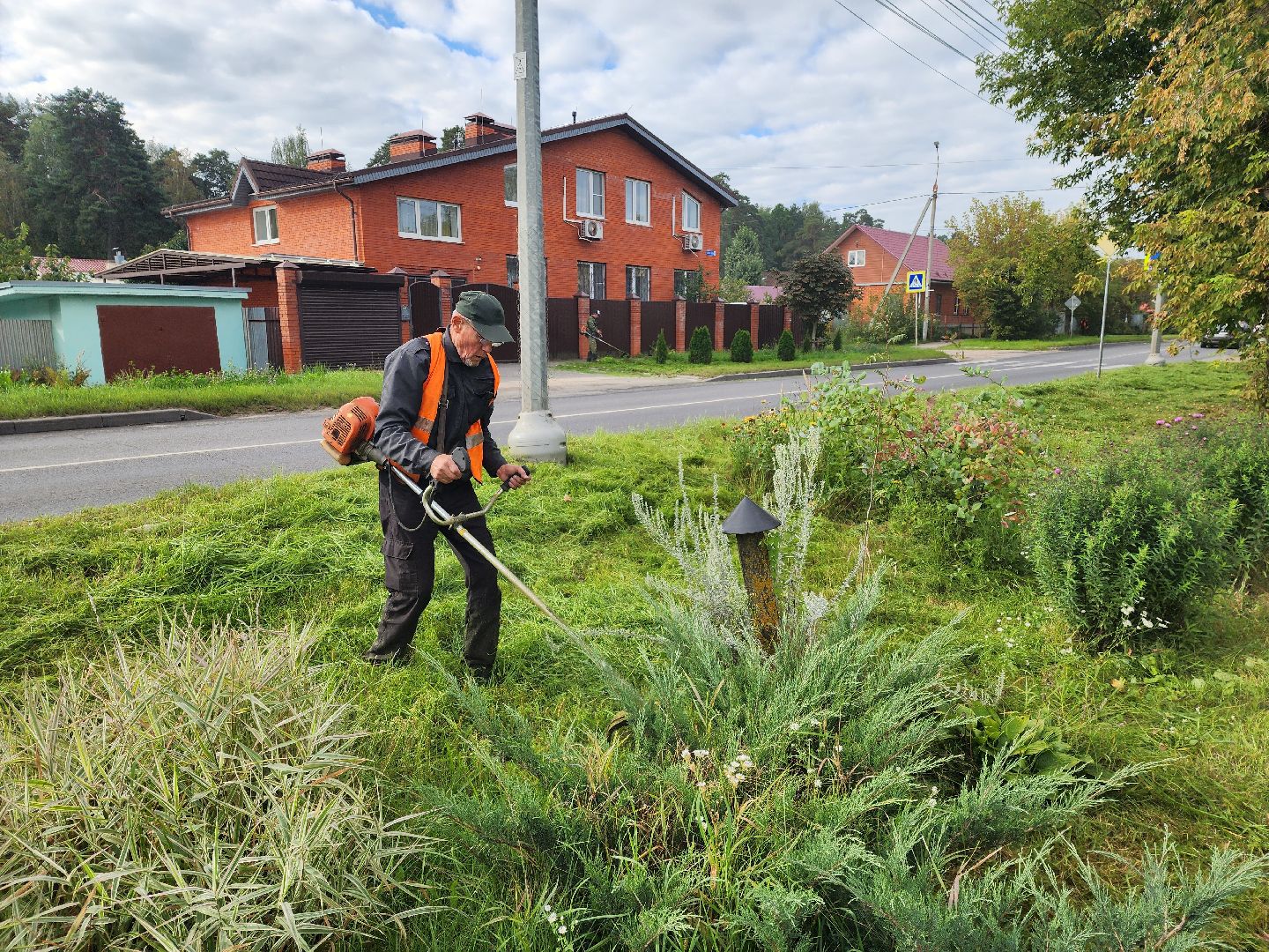 серпухов, комбинат по благоустройству, покос травы в серпухове, улица ленинского комсомола,