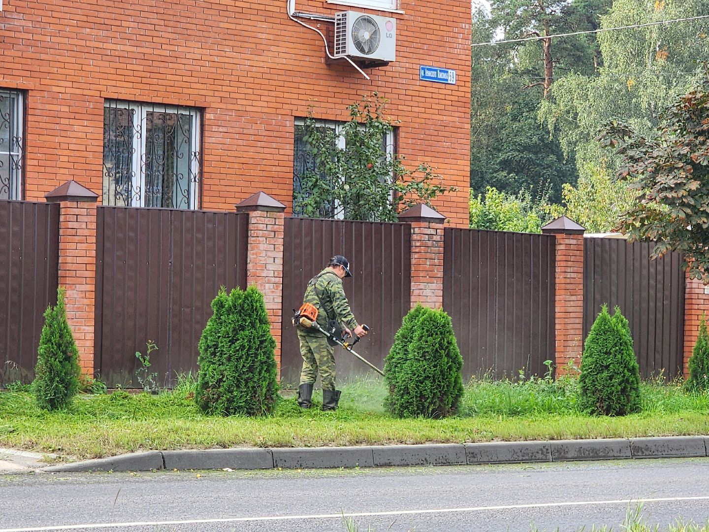 серпухов, комбинат по благоустройству, покос травы в серпухове, улица ленинского комсомола,