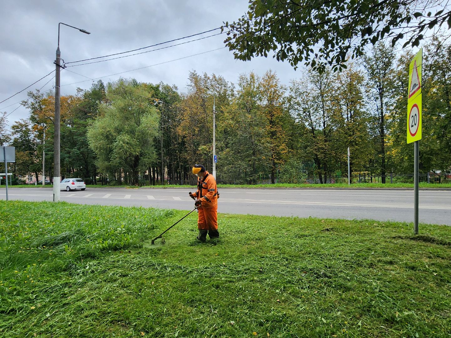 чехов, улица чехова, мосавтодор, покос травы, газонокосилки, содержание дорог, региональные трассы, уборка дорог, мбу чеховское благоустройство,