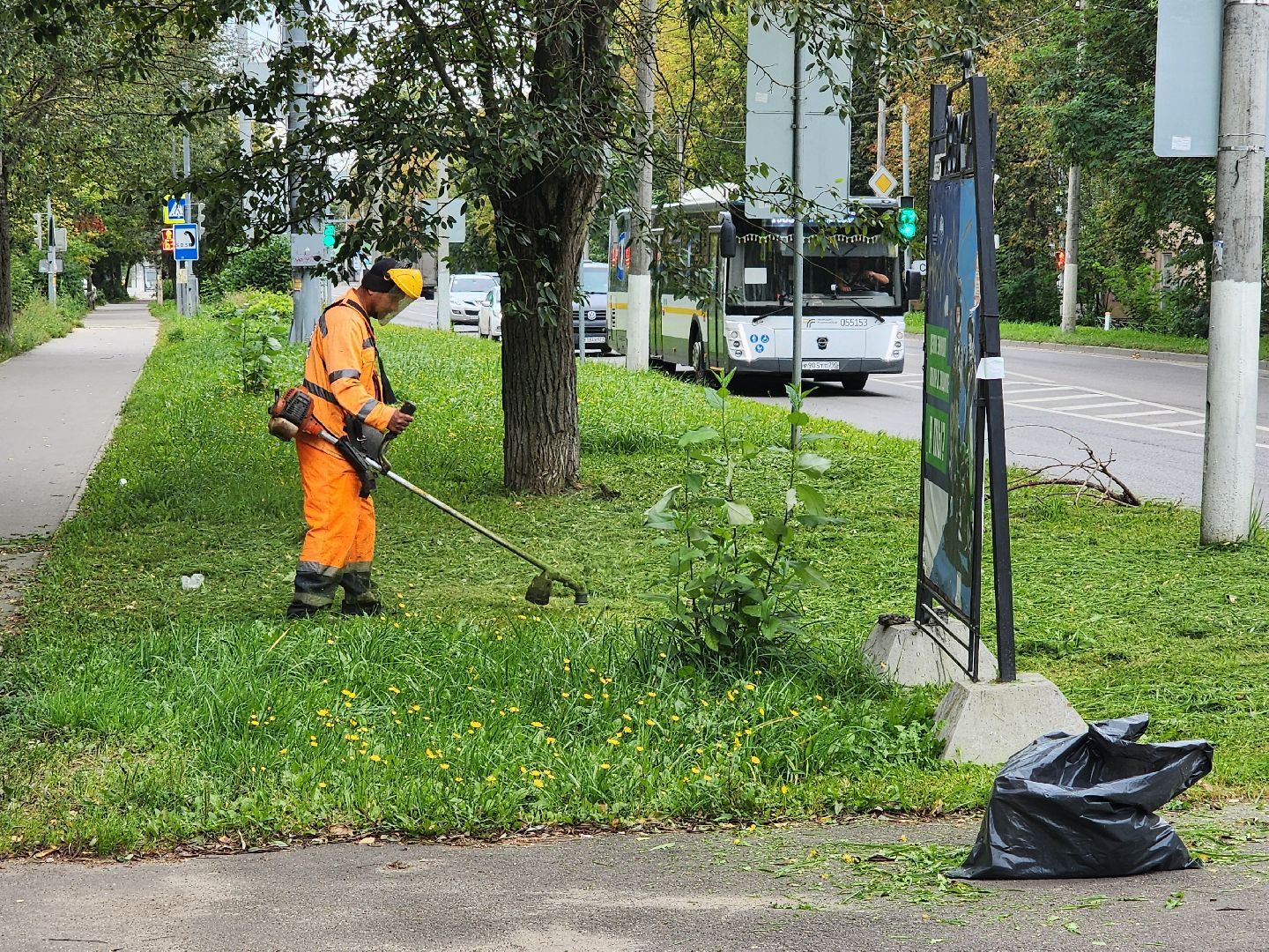 чехов, улица чехова, мосавтодор, покос травы, газонокосилки, содержание дорог, региональные трассы, уборка дорог, мбу чеховское благоустройство,