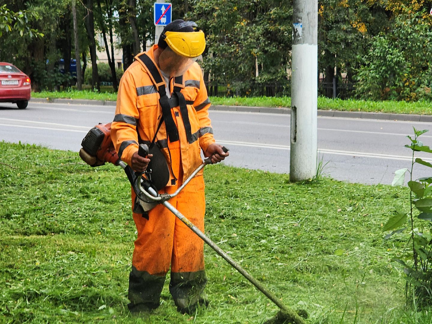 чехов, улица чехова, мосавтодор, покос травы, газонокосилки, содержание дорог, региональные трассы, уборка дорог, мбу чеховское благоустройство,