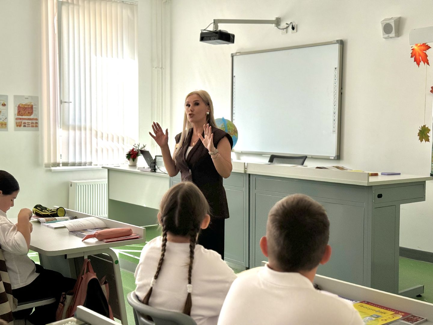 новый учитель в школе, оц лидер , ленинский городской округ, география ,