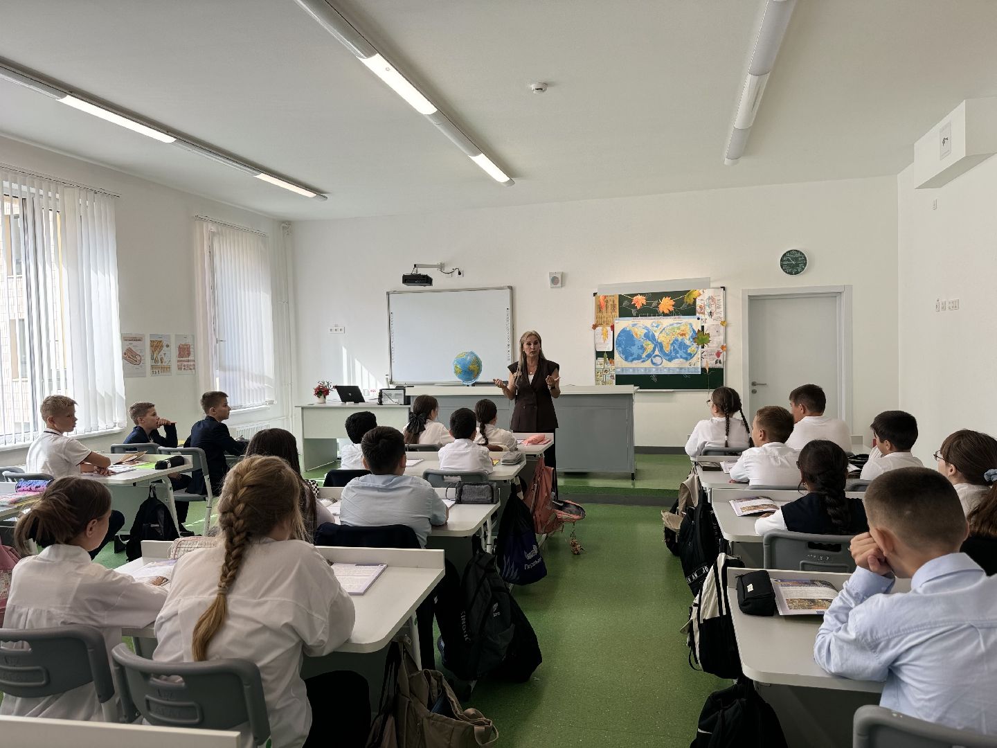 новый учитель в школе, оц лидер , ленинский городской округ, география ,