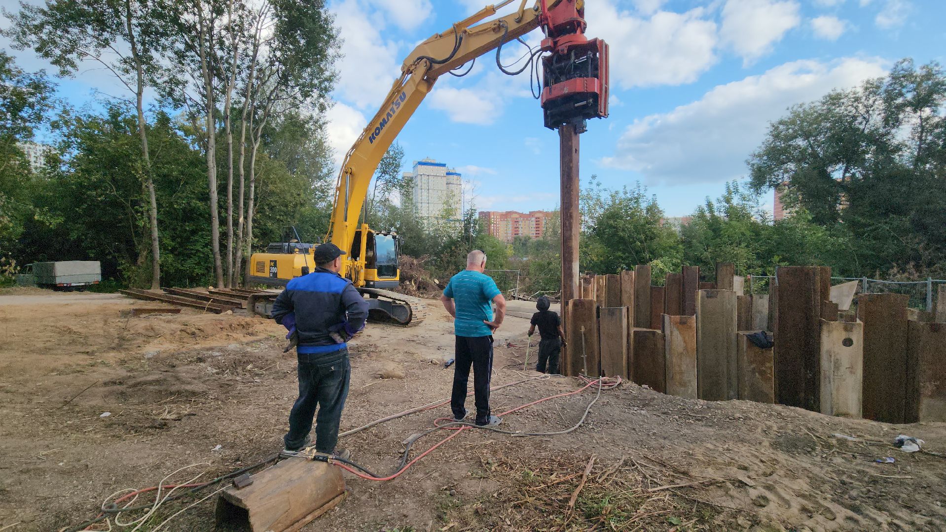 пушкино, кнс, канализационно-насосная станция, канализация, серебрянка, спецтехника, рабочие, монтаж инженерных сетей,