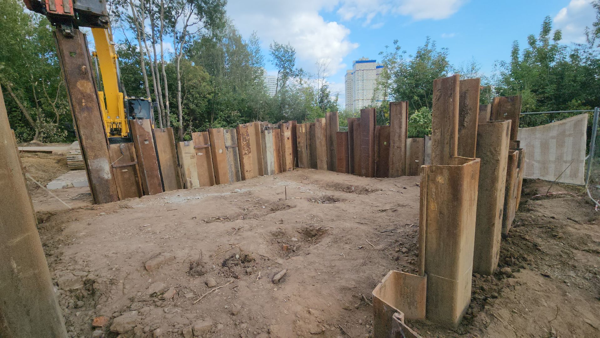 пушкино, кнс, канализационно-насосная станция, канализация, серебрянка, спецтехника, рабочие, монтаж инженерных сетей,