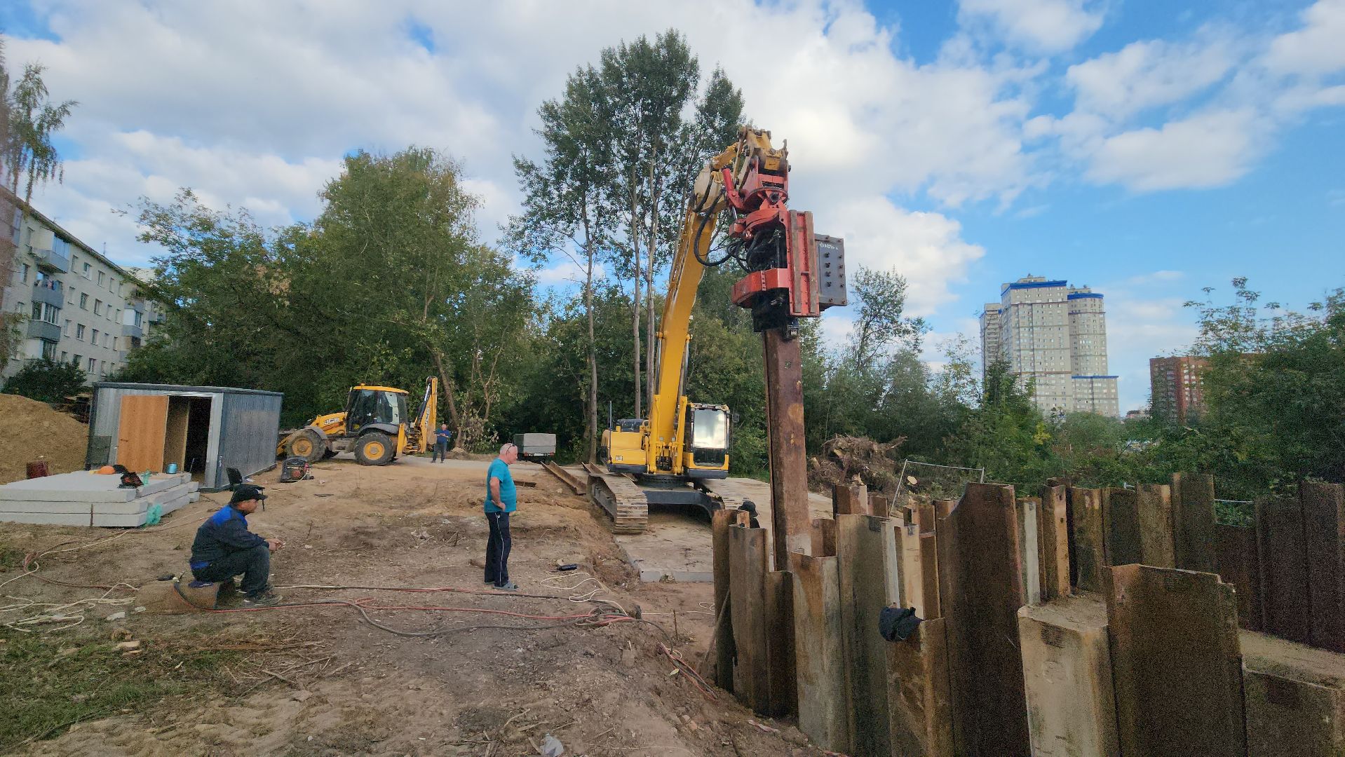 пушкино, кнс, канализационно-насосная станция, канализация, серебрянка, спецтехника, рабочие, монтаж инженерных сетей,