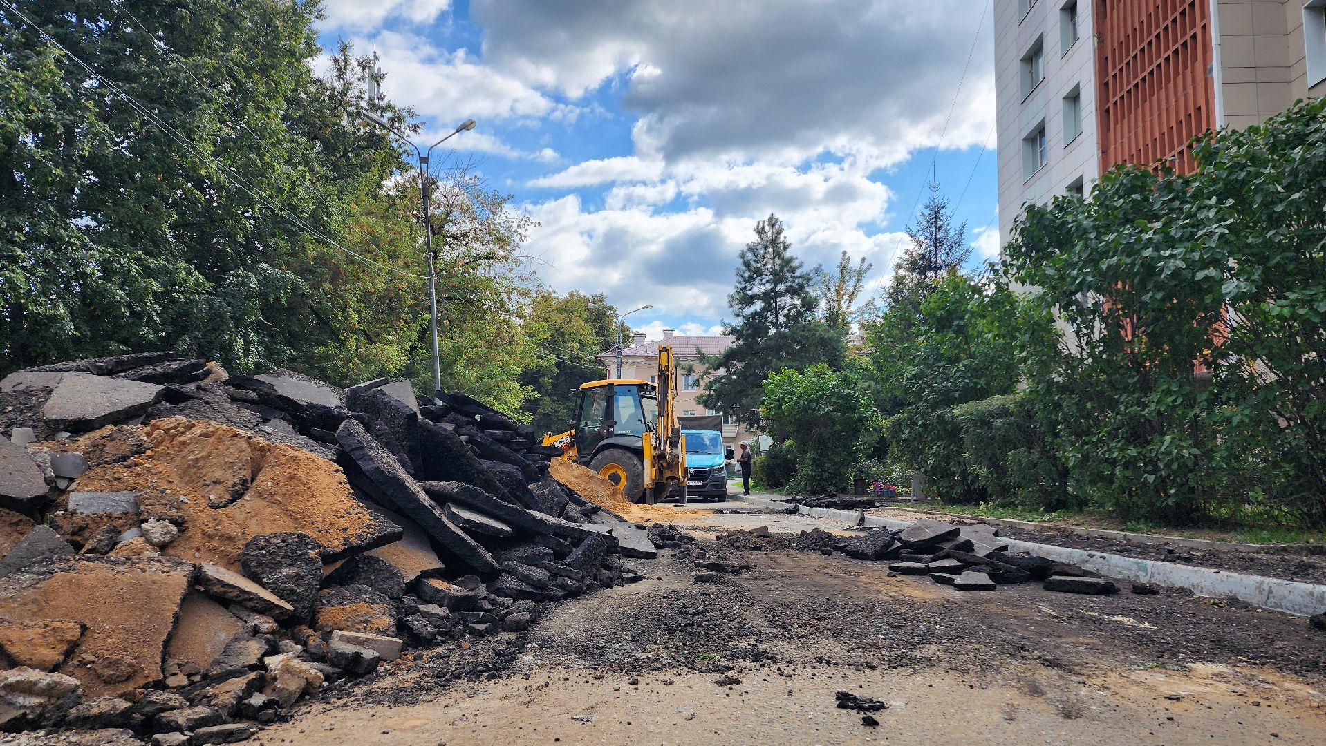 благоустройство , домодедово, подмосковье, благоустройство двора, новый асфальт, замена дорожного покрытия, дорога,