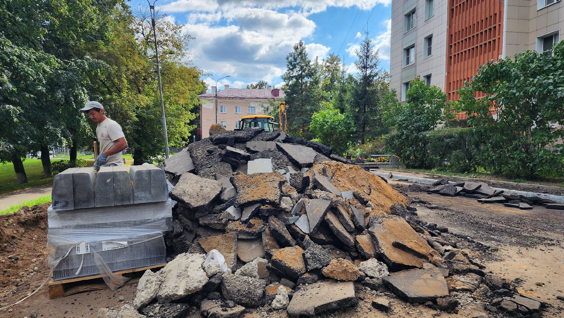 благоустройство , домодедово, подмосковье, благоустройство двора, новый асфальт, замена дорожного покрытия, дорога,