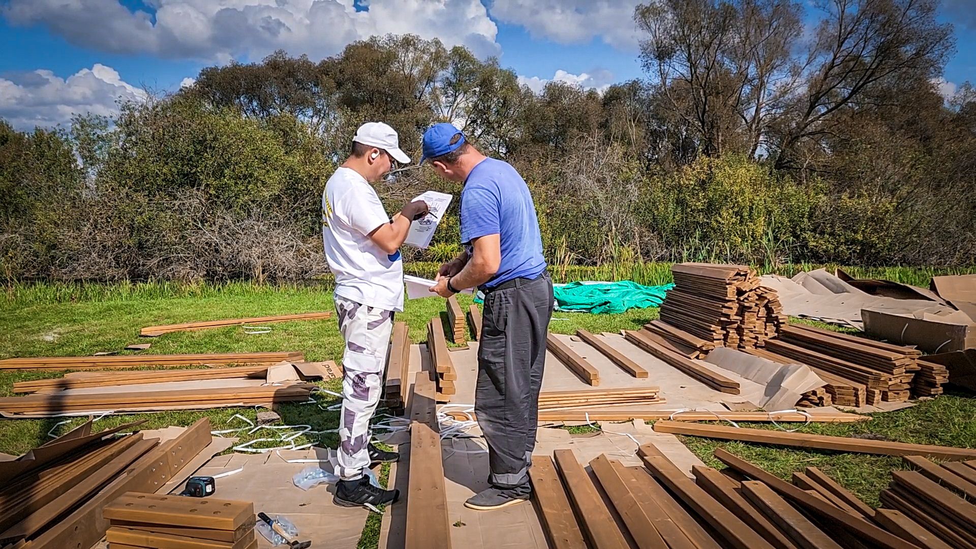парк бронницкий луг , новая зимняя горка, горка для катания на тюбингах в бронницах, строительство зимней горки,
