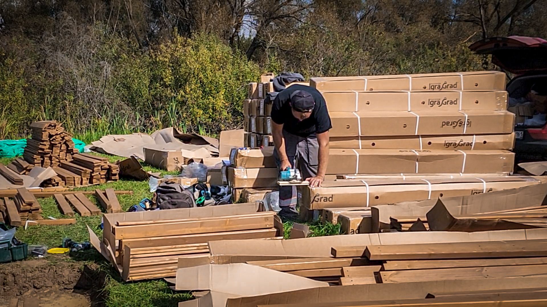 парк бронницкий луг , новая зимняя горка, горка для катания на тюбингах в бронницах, строительство зимней горки,
