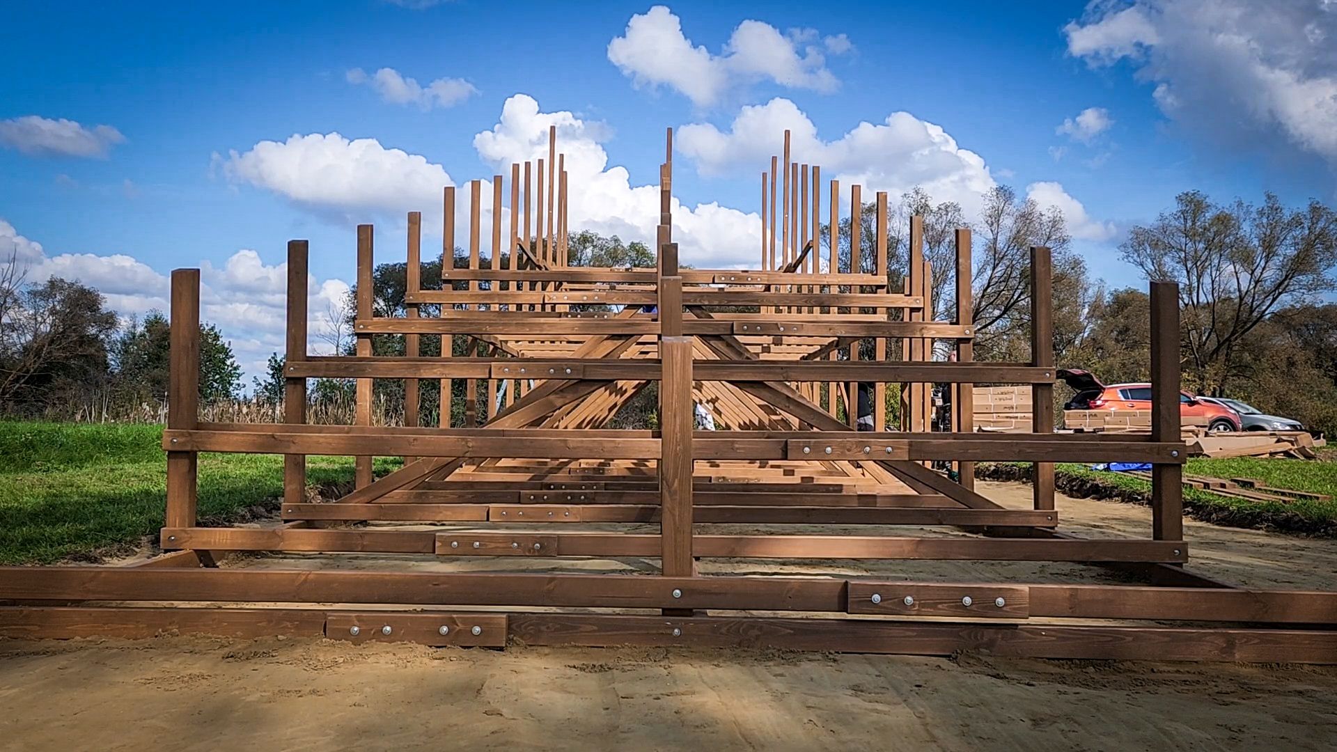 парк бронницкий луг , новая зимняя горка, горка для катания на тюбингах в бронницах, строительство зимней горки,