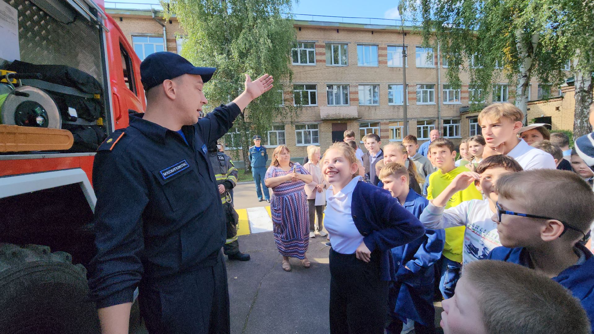 пушкино, школа-интернат, пожарная машина, тренировка, пожарная безопасность, дети с овз, пожарный расчет, учащиеся,