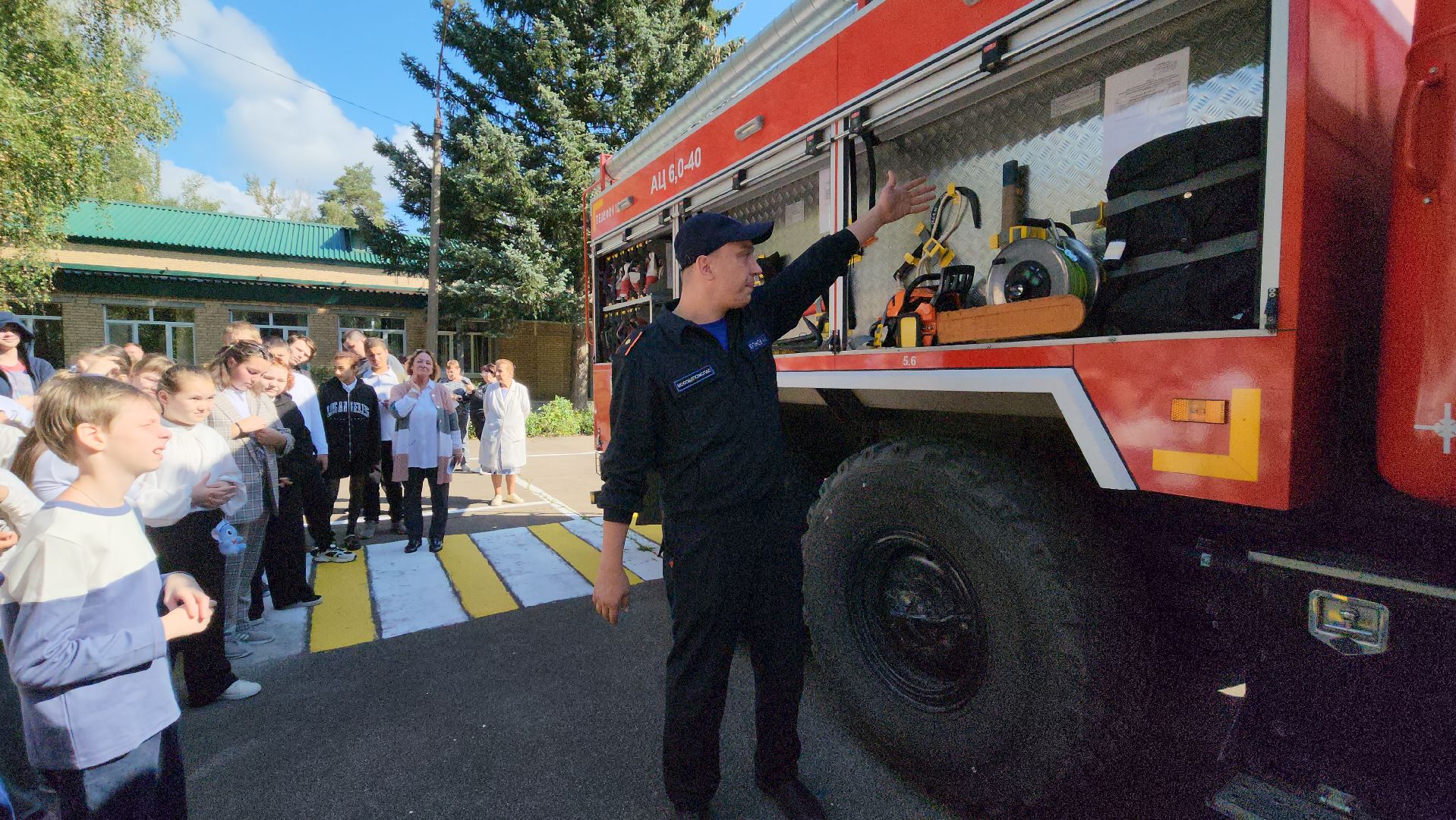 пушкино, школа-интернат, пожарная машина, тренировка, пожарная безопасность, дети с овз, пожарный расчет, учащиеся,