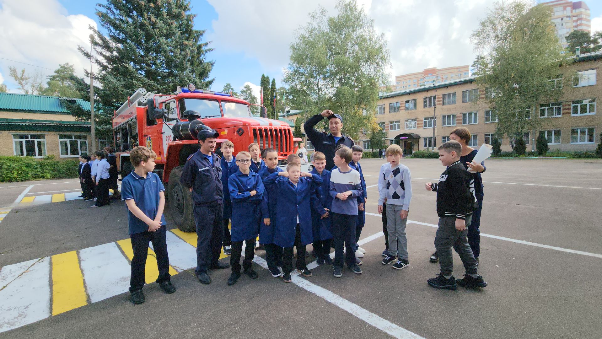 пушкино, школа-интернат, пожарная машина, тренировка, пожарная безопасность, дети с овз, пожарный расчет, учащиеся,