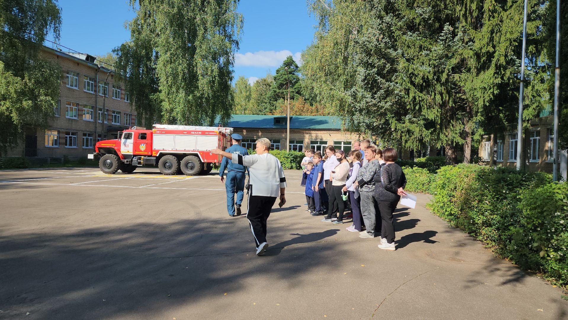пушкино, школа-интернат, пожарная машина, тренировка, пожарная безопасность, дети с овз, пожарный расчет, учащиеся,