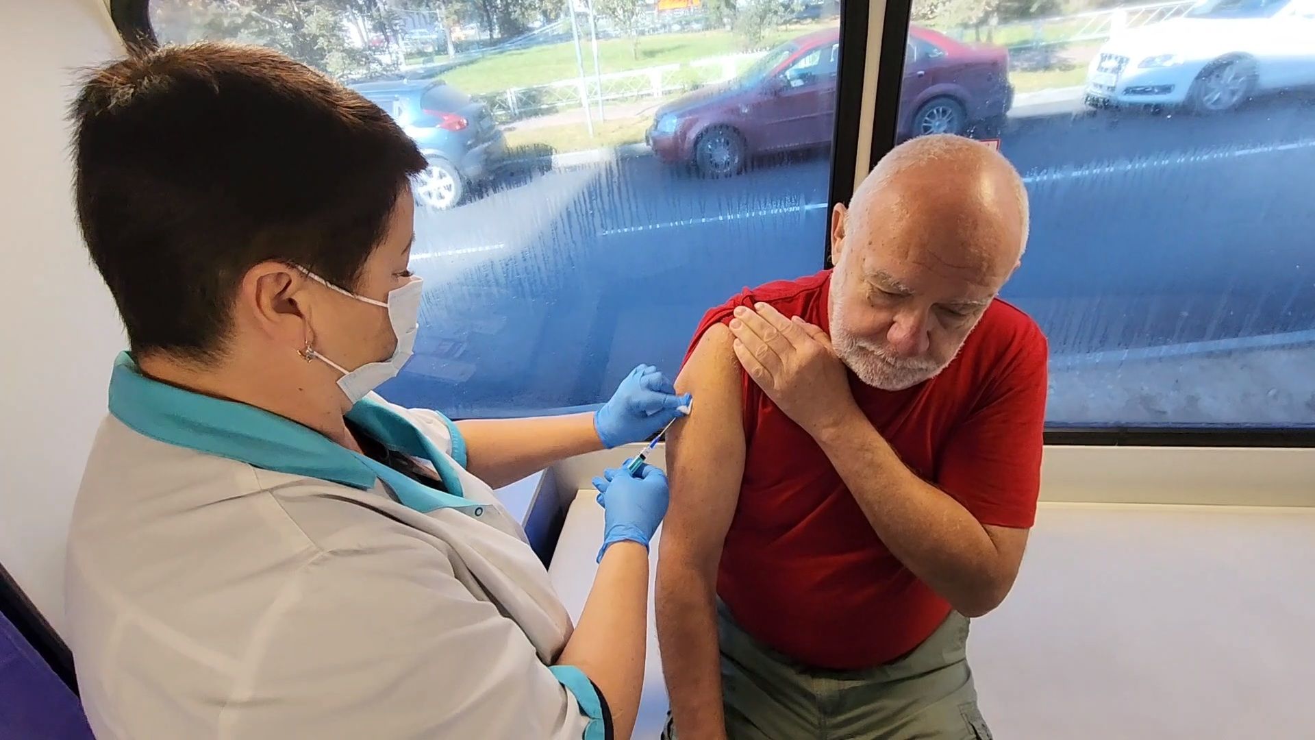 чехов, советская площадь , администрация округа, мобильный фап, фельдшерско-акушерский пункт, вакцинация, прививки, вакцина против гриппа и пневмонии, чеховская больница, прививочная кампания,