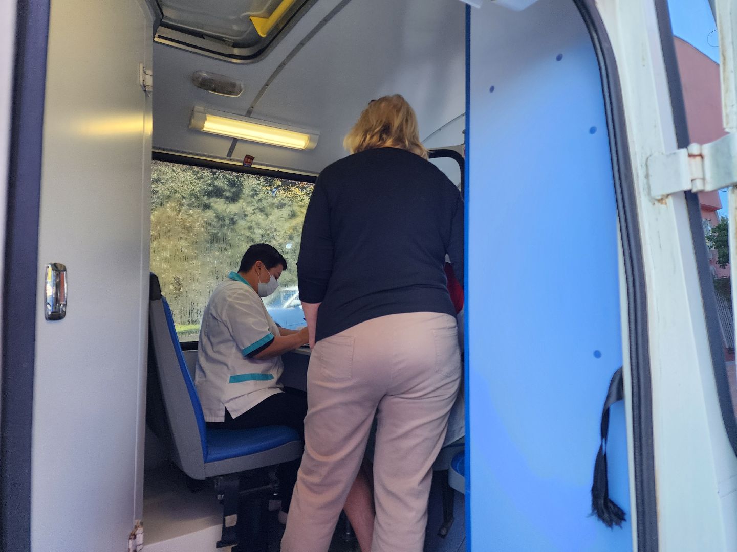 чехов, советская площадь , администрация округа, мобильный фап, фельдшерско-акушерский пункт, вакцинация, прививки, вакцина против гриппа и пневмонии, чеховская больница, прививочная кампания,