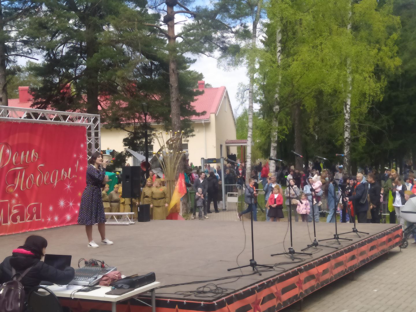 день Победы, 9 мая, Снегири