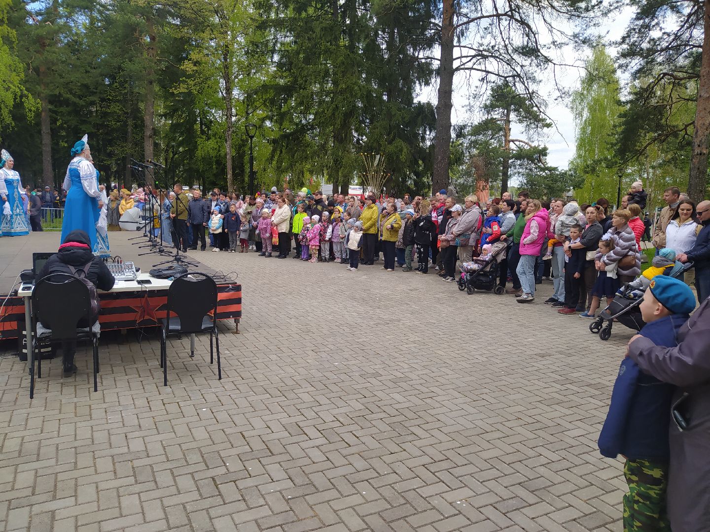 день Победы, 9 мая, Снегири