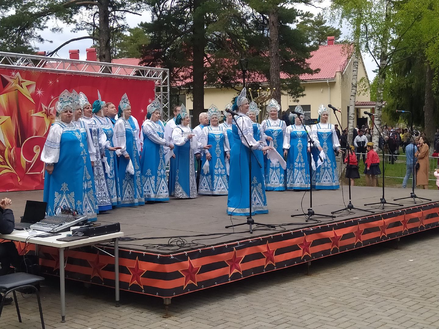 день Победы, 9 мая, Снегири