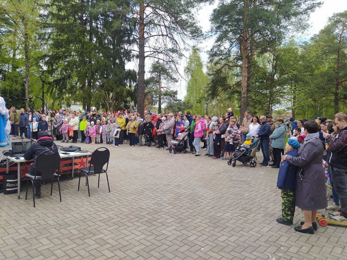 день Победы, 9 мая, Снегири