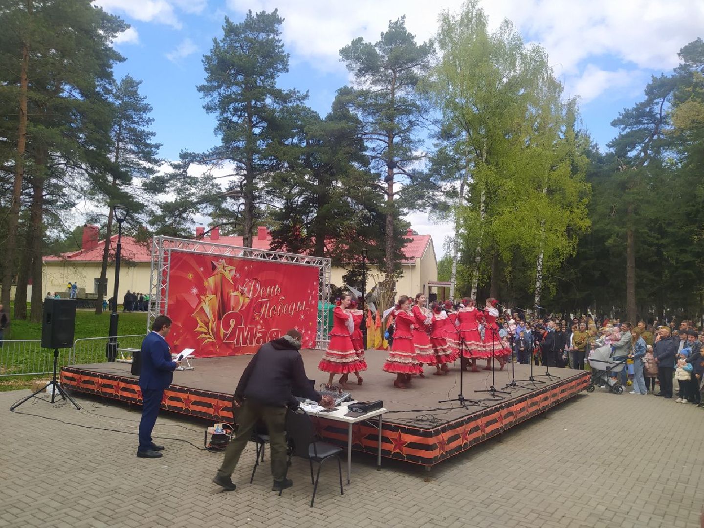 день Победы, 9 мая, Снегири