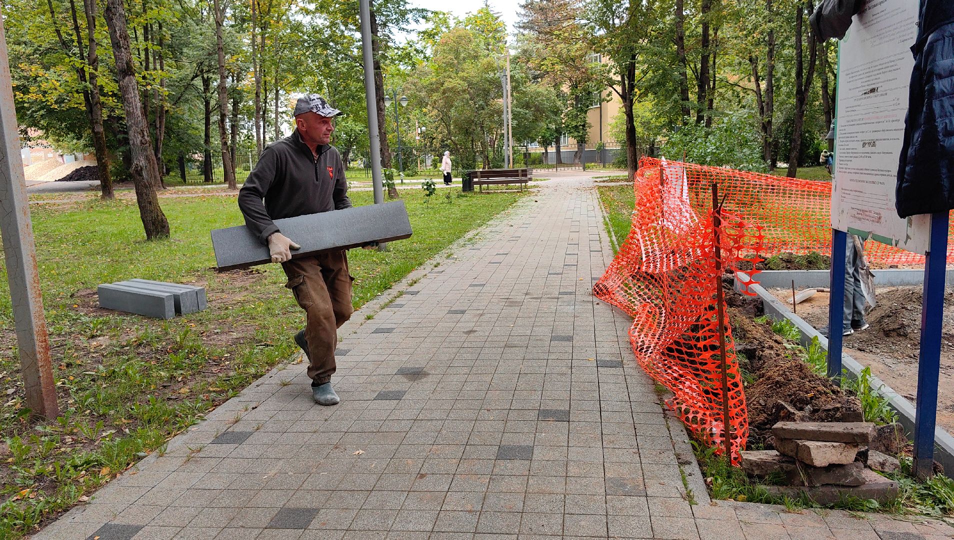 бордюр, детская игровая площадка, воркаут, карусели, качели, горки,