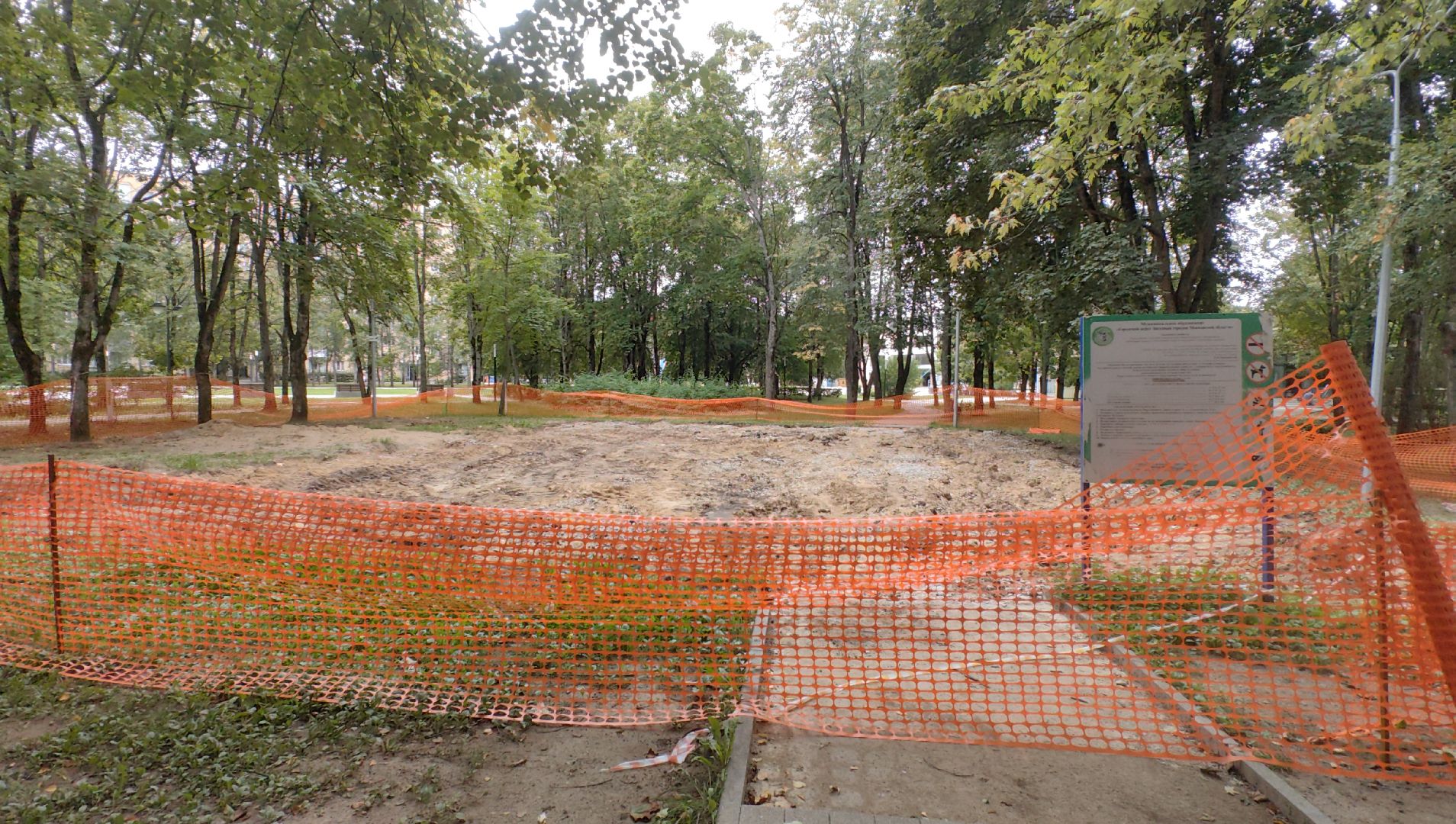 бордюр, детская игровая площадка, воркаут, карусели, качели, горки,