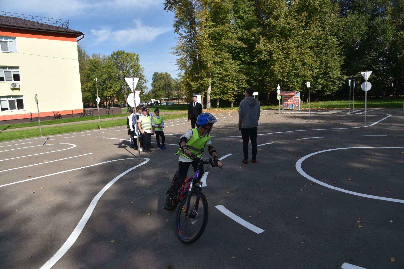 лотошино, лотошинская школа 1, дети, госавтоинспекция, автогородок, правила дорожного движения,