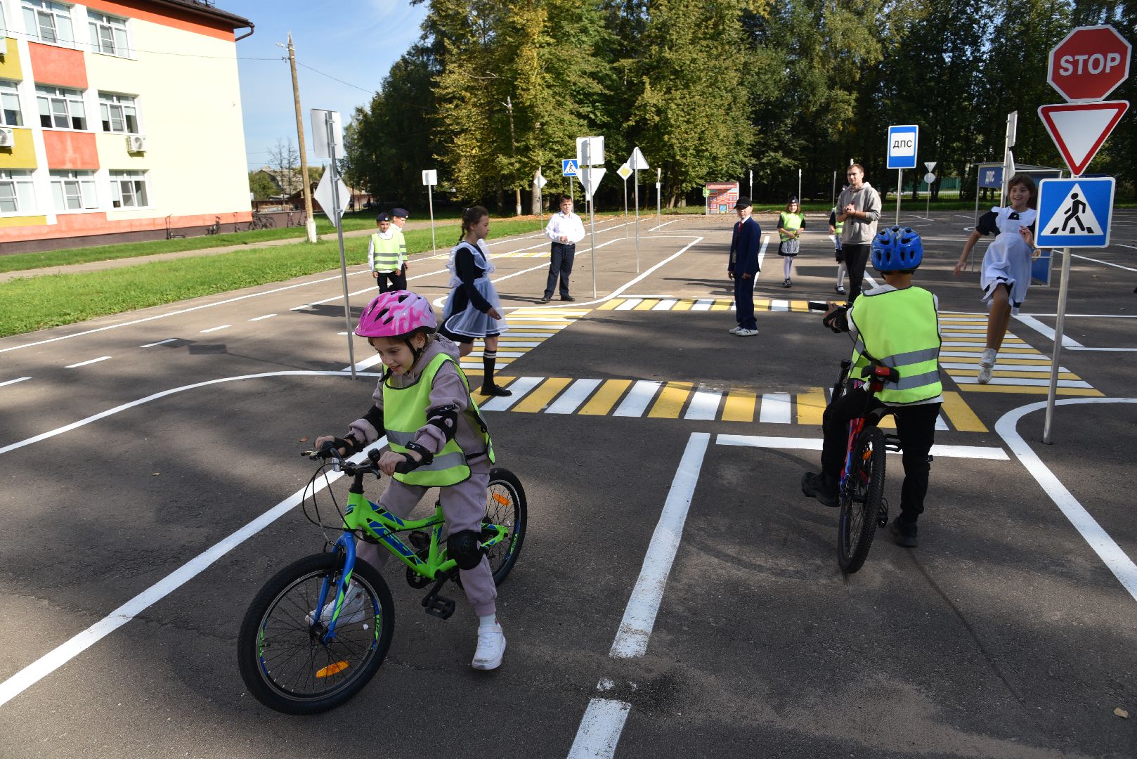 лотошино, лотошинская школа 1, дети, госавтоинспекция, автогородок, правила дорожного движения,