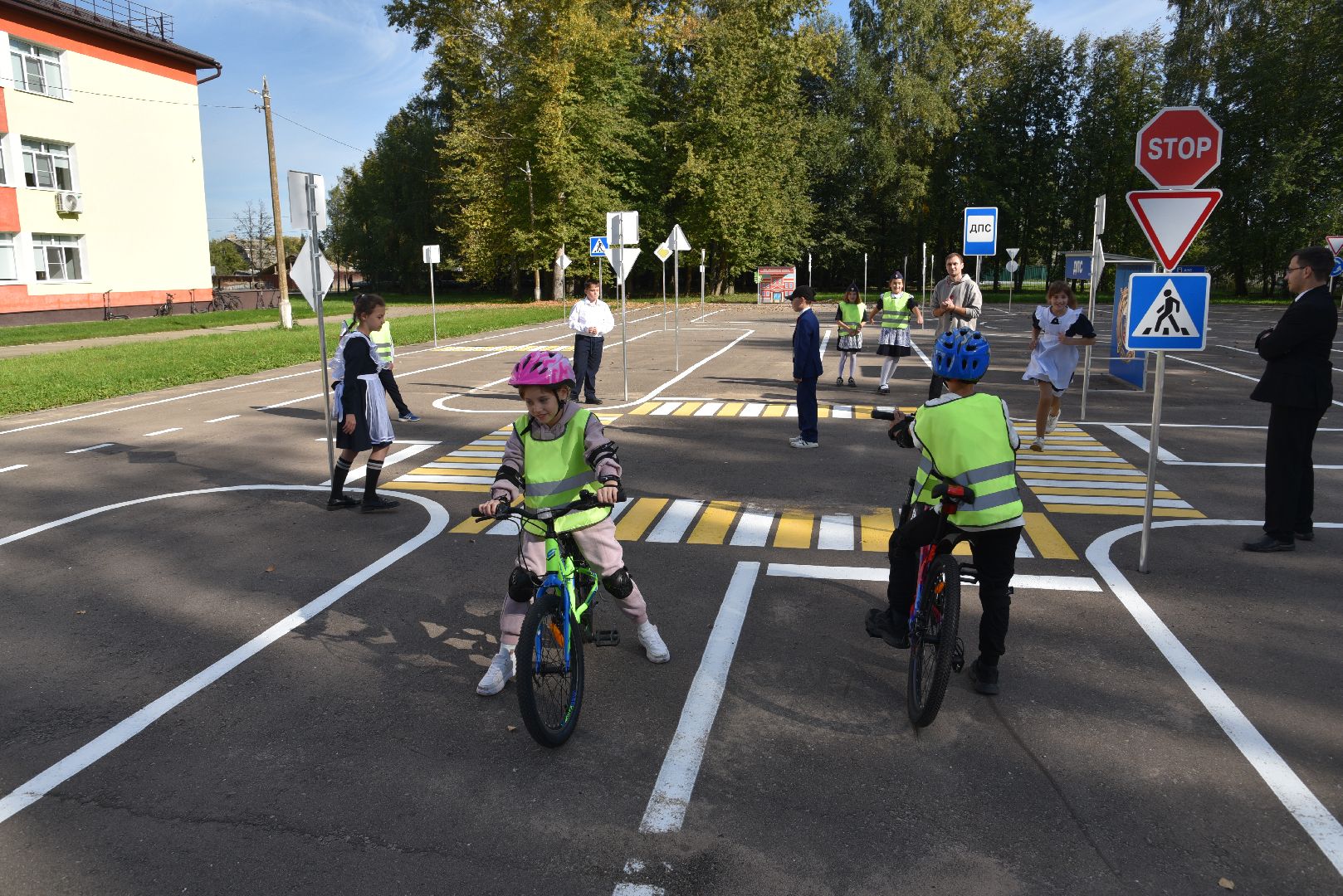 лотошино, лотошинская школа 1, дети, госавтоинспекция, автогородок, правила дорожного движения,