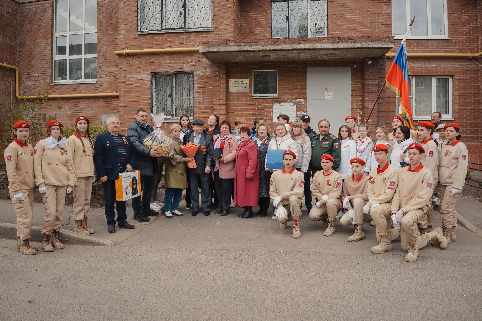 Можайск, Можайский городской округ, Подмосковье, День Победы, поздравление ветерана, фронтовая бригада, песни военных лет, 9 мая