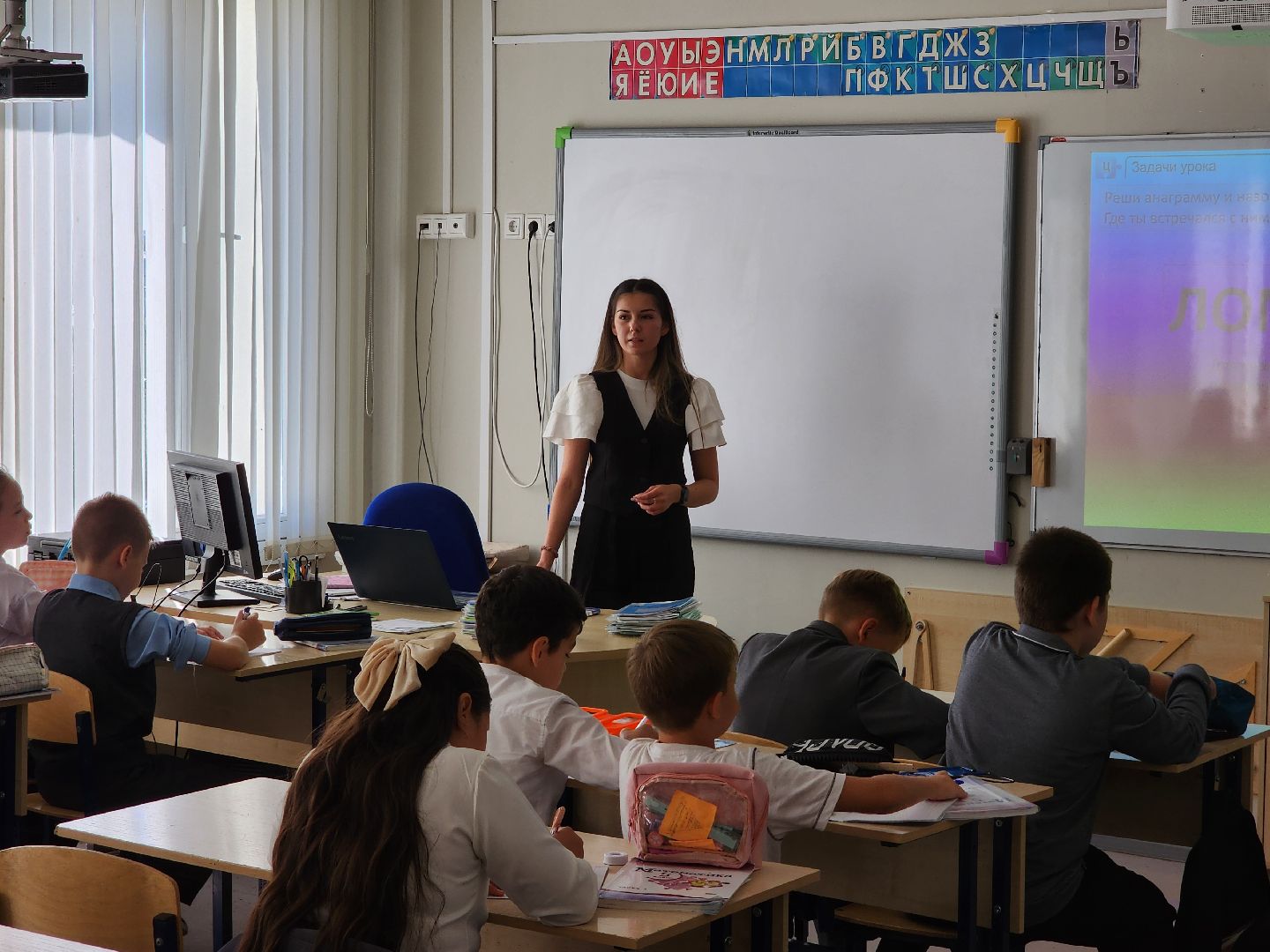 чехов, микрорайон губернский, школа 10,  карина колесникова, молодой педагог, учитель математики, целевое обучение,  администрация округа, меры поддержки, социальная помощь,биография,