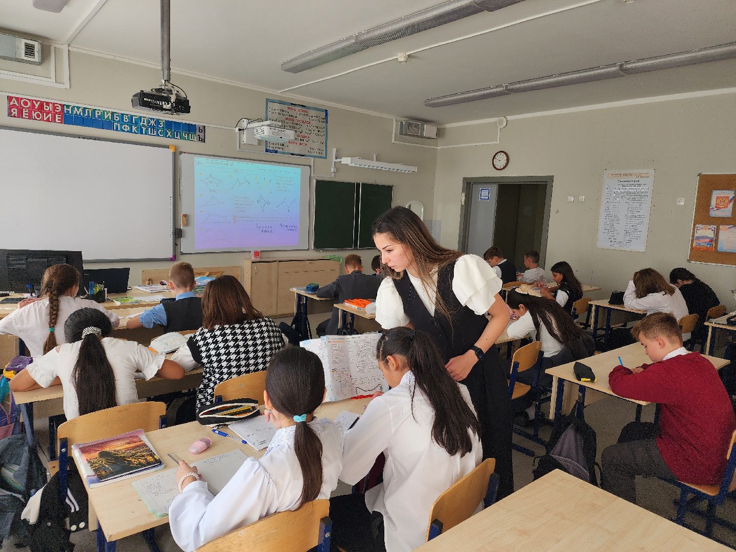 чехов, микрорайон губернский, школа 10,  карина колесникова, молодой педагог, учитель математики, целевое обучение,  администрация округа, меры поддержки, социальная помощь,биография,