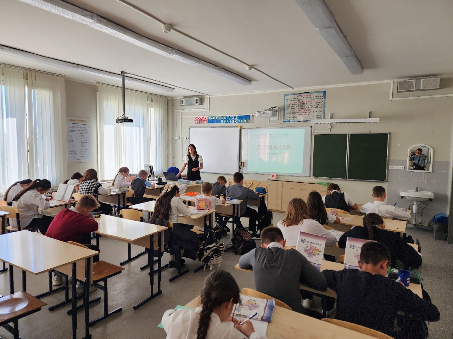 чехов, микрорайон губернский, школа 10,  карина колесникова, молодой педагог, учитель математики, целевое обучение,  администрация округа, меры поддержки, социальная помощь,биография,