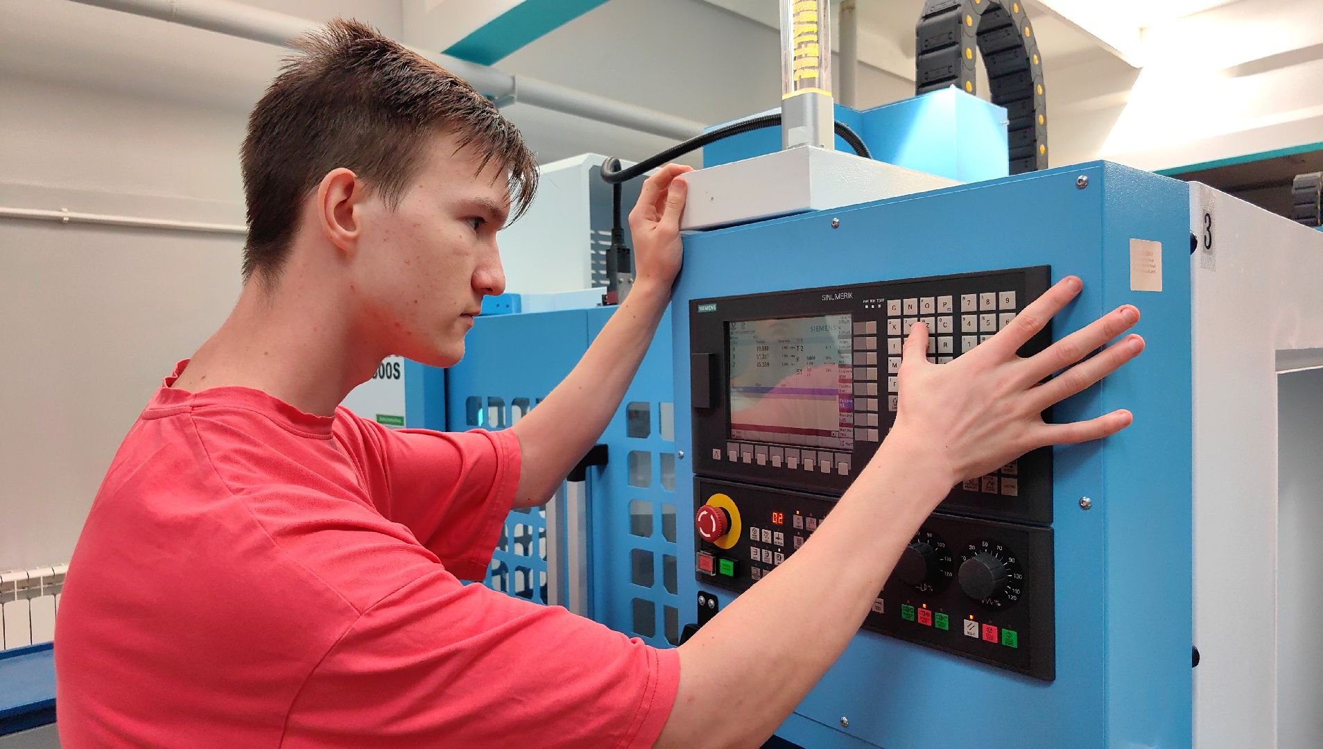 колледж, станки с чпу, 3D-моделирование, мастерская, студент,