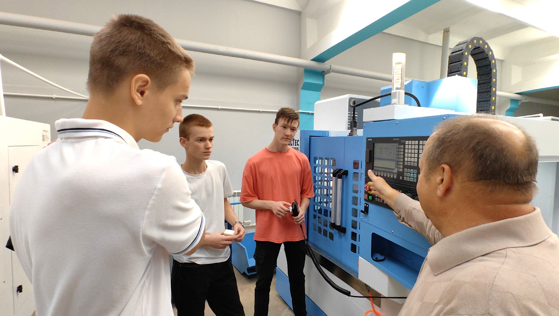 колледж, станки с чпу, 3D-моделирование, мастерская, студент,