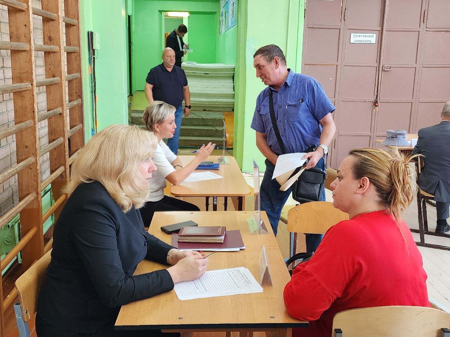 чехов, село молоди, выездная администрация, встреча с жителями, обращения граждан, улица парковая, ремонт дороги, восстановление покрытия, дорожный ремонт, отсыпка щебнем и крошкой, укладка асфальта, многодетная мать, Татьяна Желтова, мбу чеховское благоустройство,заявка на ремонт,