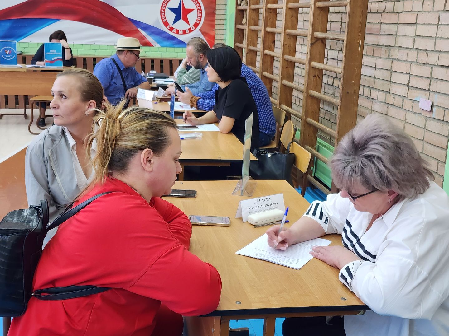 чехов, село молоди, выездная администрация, встреча с жителями, обращения граждан, улица парковая, ремонт дороги, восстановление покрытия, дорожный ремонт, отсыпка щебнем и крошкой, укладка асфальта, многодетная мать, Татьяна Желтова, мбу чеховское благоустройство,заявка на ремонт,