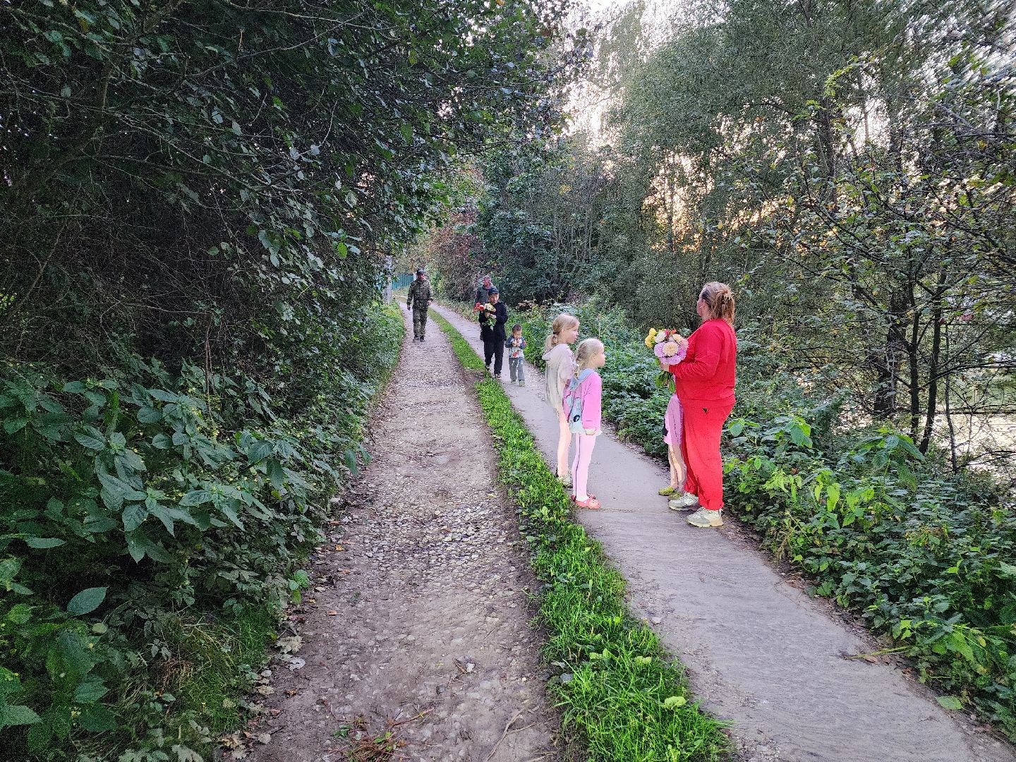 чехов, село молоди, выездная администрация, встреча с жителями, обращения граждан, улица парковая, ремонт дороги, восстановление покрытия, дорожный ремонт, отсыпка щебнем и крошкой, укладка асфальта, многодетная мать, Татьяна Желтова, мбу чеховское благоустройство,заявка на ремонт,