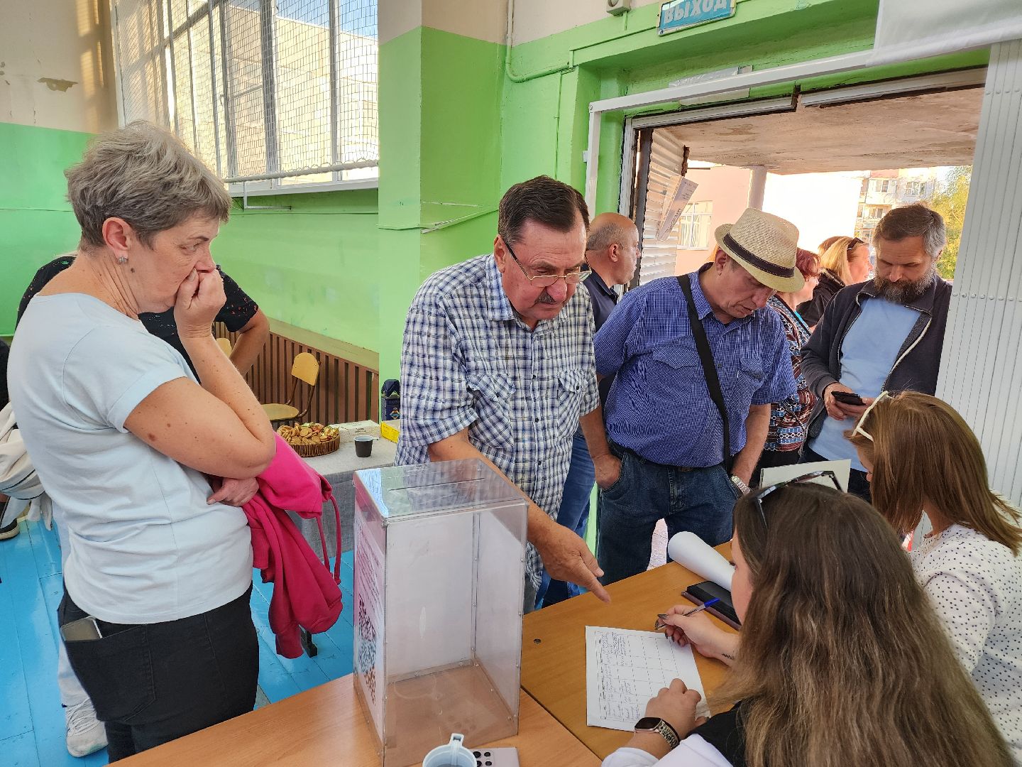 чехов, село молоди, выездная администрация, встреча с жителями, обращения граждан, улица парковая, ремонт дороги, восстановление покрытия, дорожный ремонт, отсыпка щебнем и крошкой, укладка асфальта, многодетная мать, Татьяна Желтова, мбу чеховское благоустройство,заявка на ремонт,