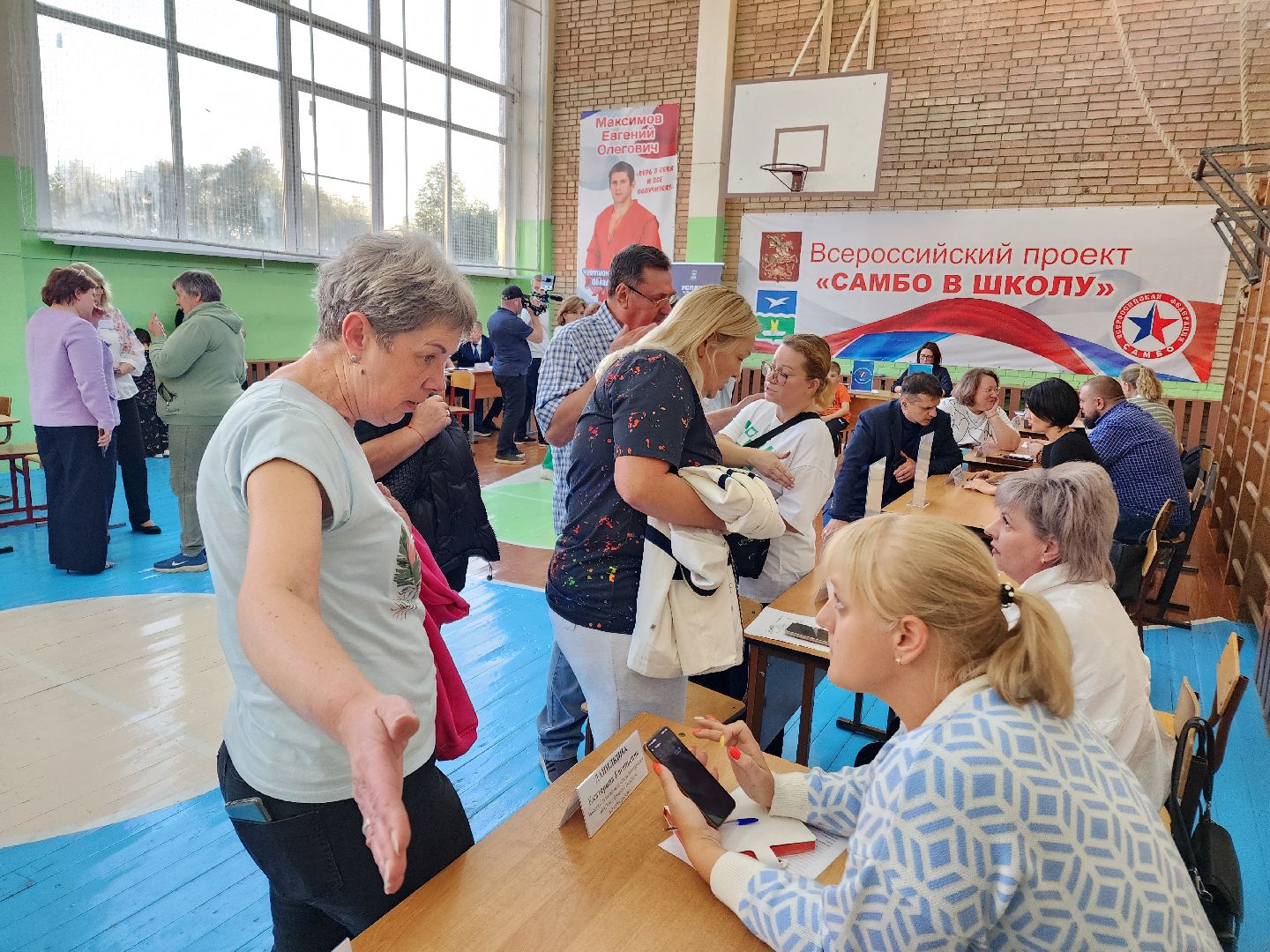 чехов, село молоди, выездная администрация, встреча с жителями, обращения граждан, улица парковая, ремонт дороги, восстановление покрытия, дорожный ремонт, отсыпка щебнем и крошкой, укладка асфальта, многодетная мать, Татьяна Желтова, мбу чеховское благоустройство,заявка на ремонт,