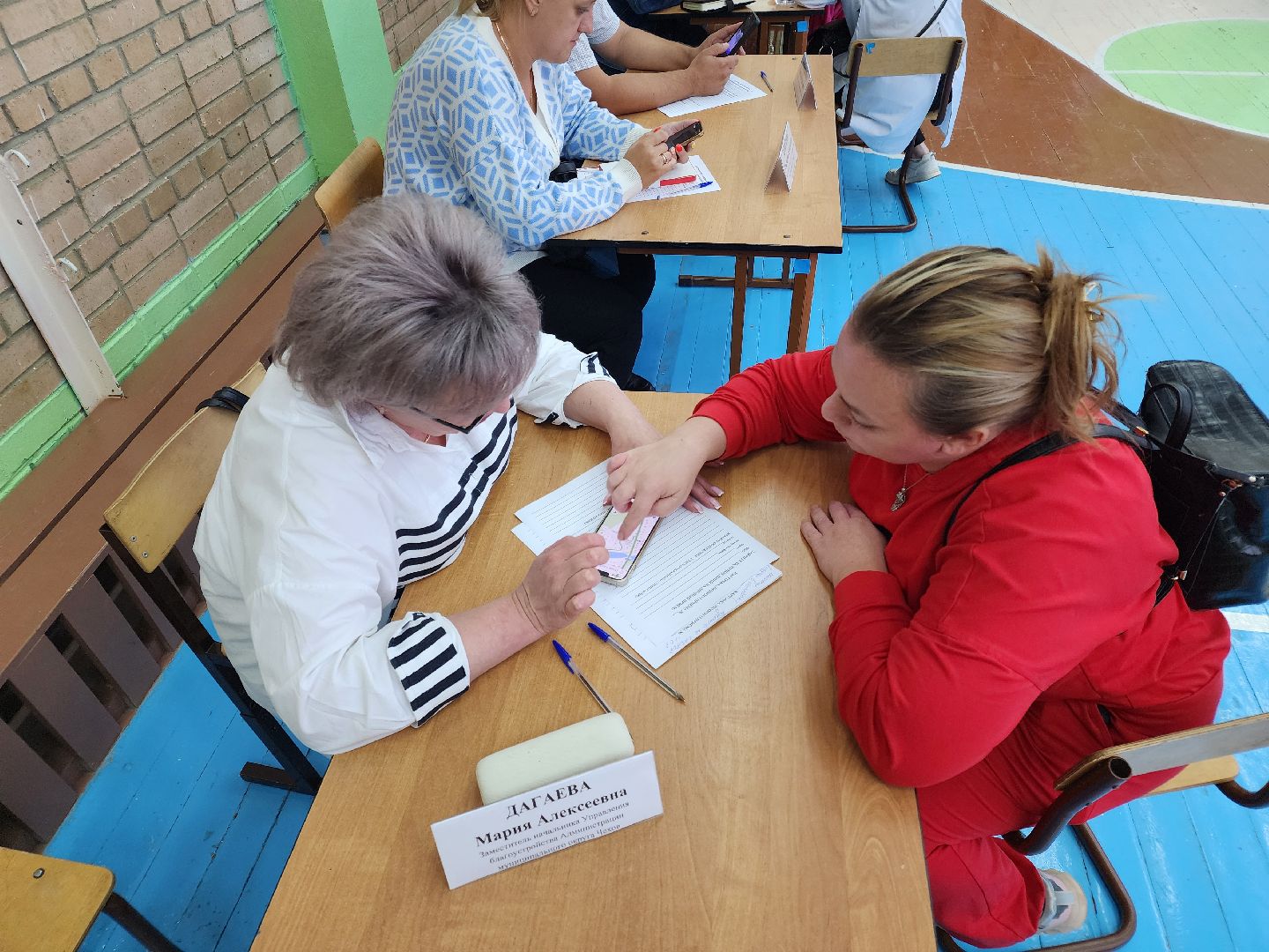 чехов, село молоди, выездная администрация, встреча с жителями, обращения граждан, улица парковая, ремонт дороги, восстановление покрытия, дорожный ремонт, отсыпка щебнем и крошкой, укладка асфальта, многодетная мать, Татьяна Желтова, мбу чеховское благоустройство,заявка на ремонт,