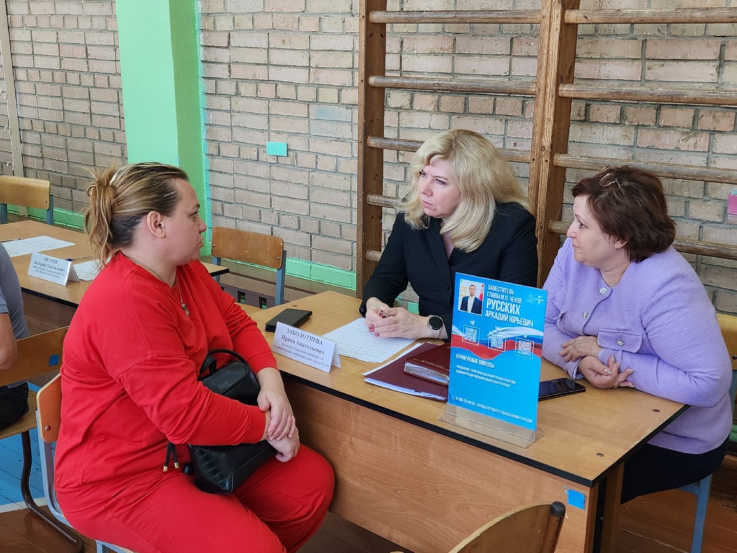 чехов, село молоди, выездная администрация, встреча с жителями, обращения граждан, улица парковая, ремонт дороги, восстановление покрытия, дорожный ремонт, отсыпка щебнем и крошкой, укладка асфальта, многодетная мать, Татьяна Желтова, мбу чеховское благоустройство,заявка на ремонт,