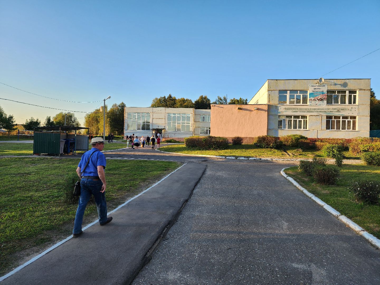 чехов, село молоди, выездная администрация, встреча с жителями, обращения граждан, улица парковая, ремонт дороги, восстановление покрытия, дорожный ремонт, отсыпка щебнем и крошкой, укладка асфальта, многодетная мать, Татьяна Желтова, мбу чеховское благоустройство,заявка на ремонт,